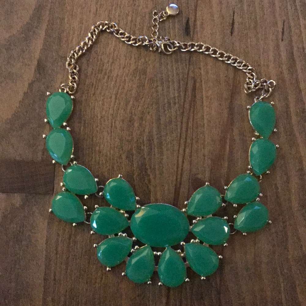 Green like new statement necklace